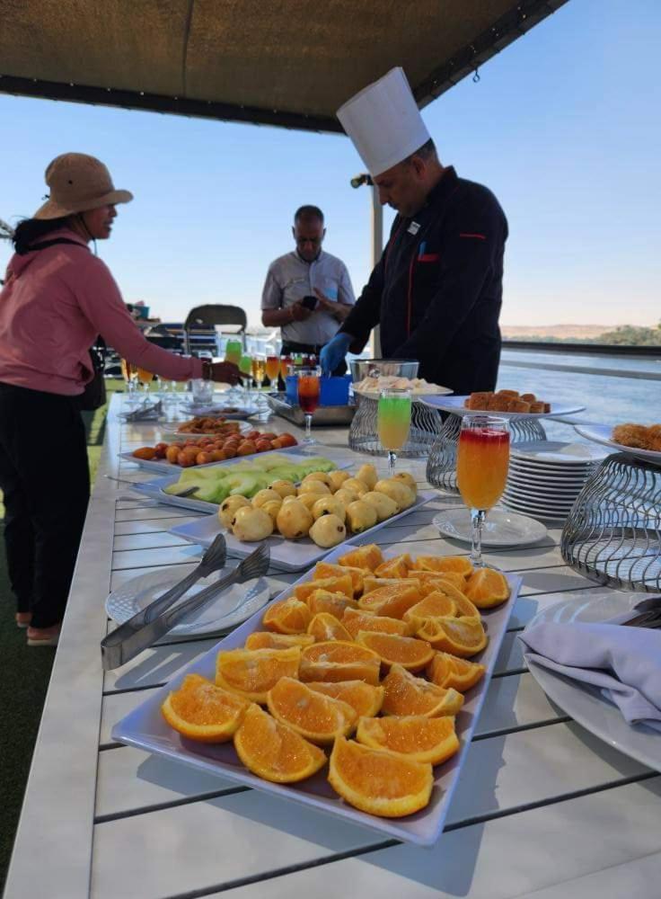 Hotel Five Star Nile Cruise From Aswan To Luxor Zewnętrze zdjęcie